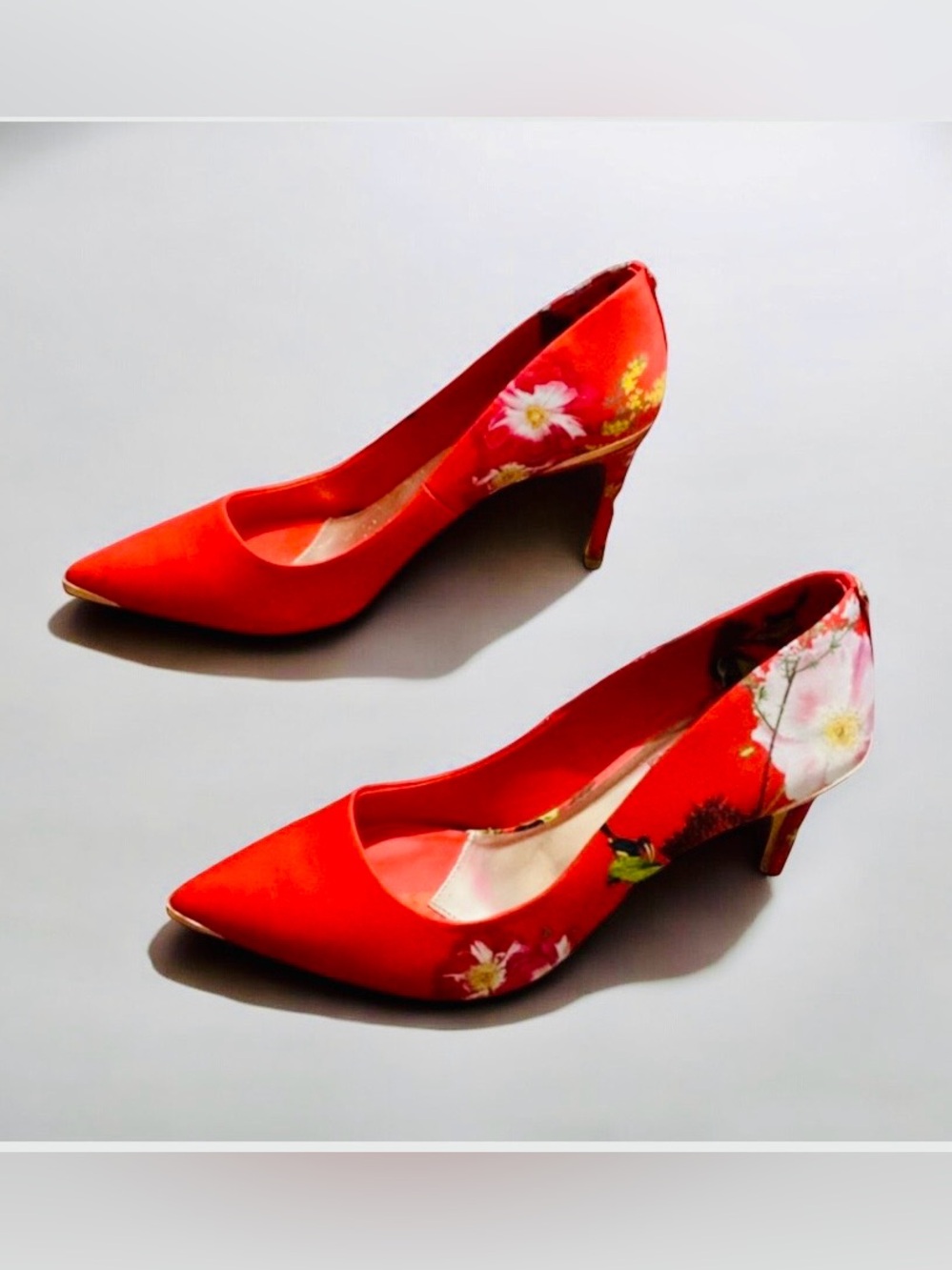 Ted Baker Satin Red Floral Printed Heel 3’ Pointed Toe Pumps Size 36.5